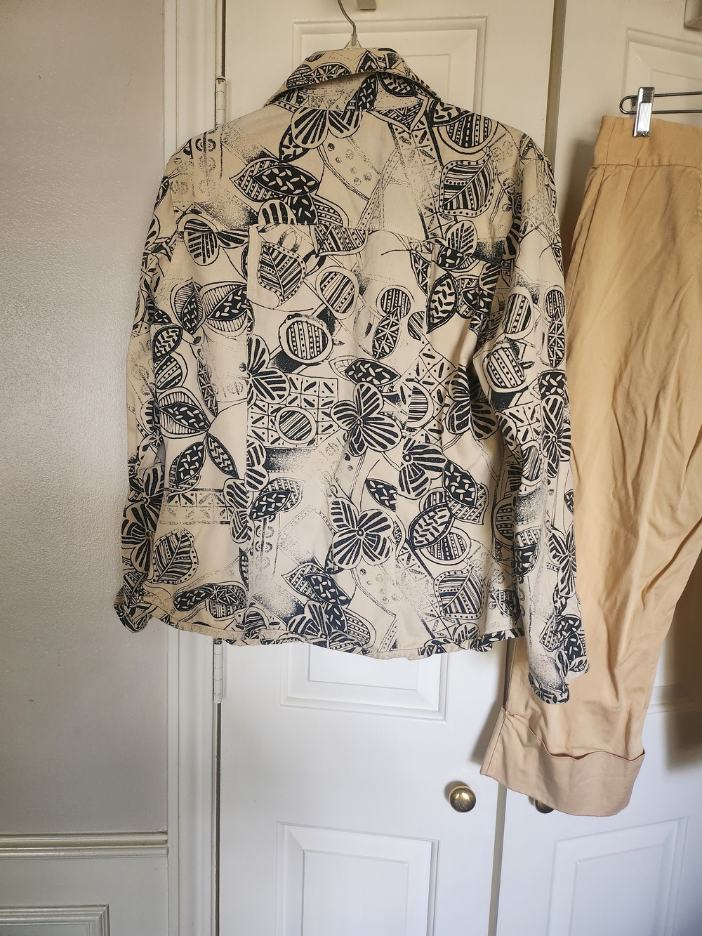Chico's Cream and Black Botanical Print Button-Up